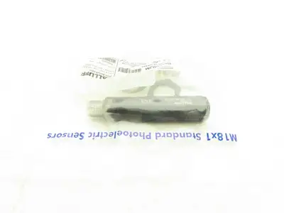 Balluff BOS 18KF-PA-1HA-S4-C Photoelectric Diffuse Sensor 10-30VDC 18mm x 96mm