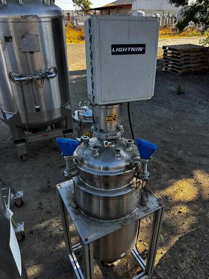 Tank, 13 Gallon (50 Liter), Jacketed, Agitated, 316 Stainless, 50 PSI, #5991455