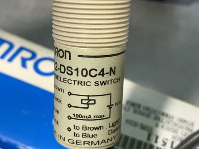 Used OMRON E3F2DS10C4N 2M Photoelectric Sensors Ohio US | HGR 24 #1518393