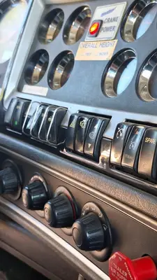 USED 2013 KENWORTH T800