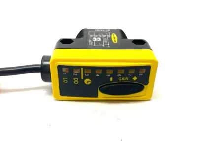 QS30LLP, 02995 | Banner QS30LLP Photoelectric Sensor, Polarized Retro 02995 - Used