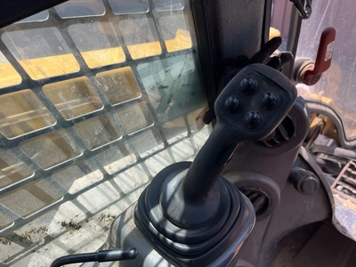 USED 2015 CAT 277D