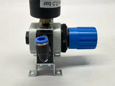 USED FESTO PNEUMATIC PRESSURE REGULATOR 162582 W/ GAUGE
