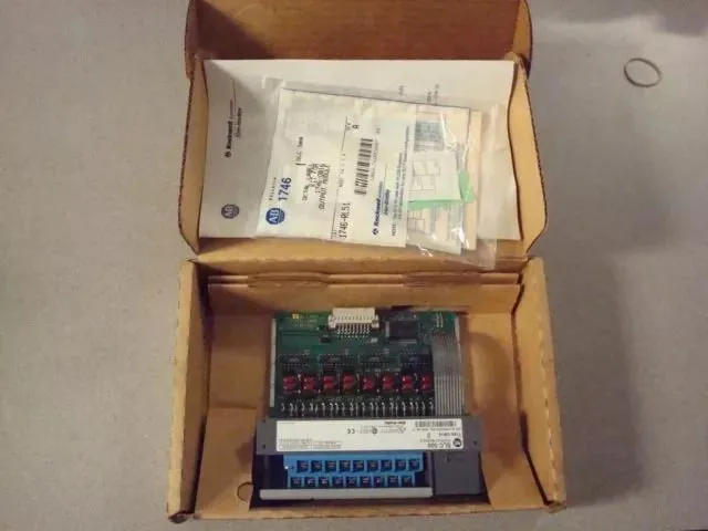 Allen Bradley 1746-OB16/D SLC 500 Output Module w/Box Used