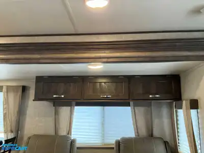 USED 2018 FOREST RIVER VIBE 288RLS