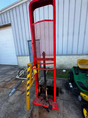 Used _UNKNOWN_ _UNKNOWN_ Pallet Stackers Ohio US | Myron Bowling Auctioneers Inc #1518707