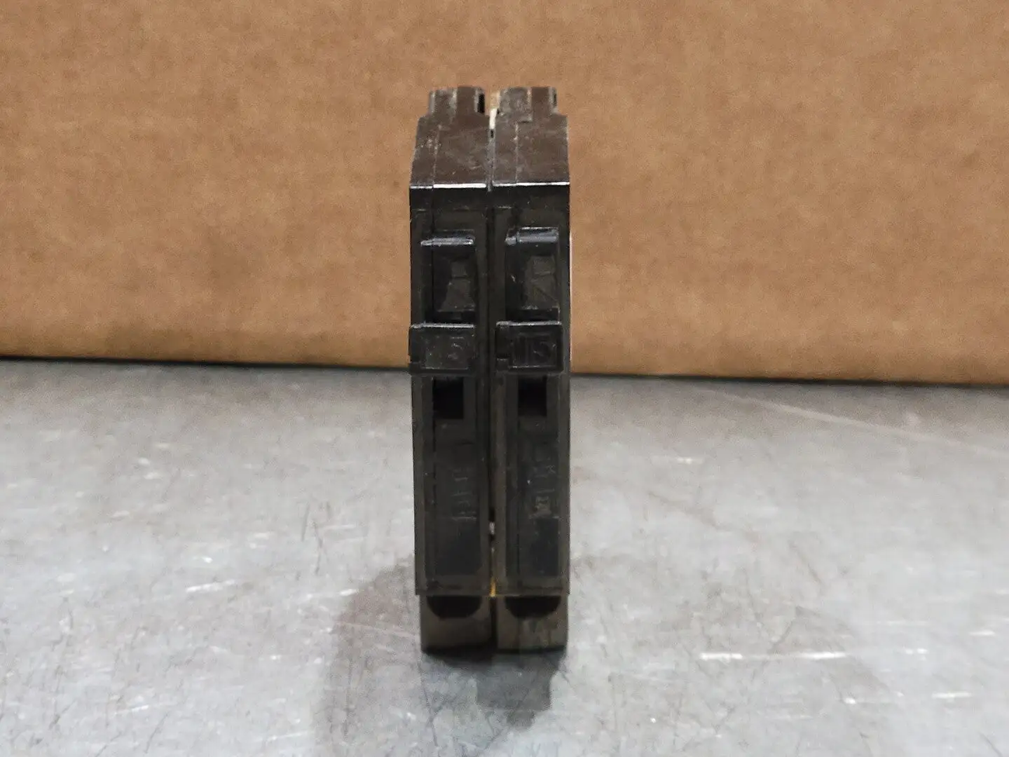 15 Amp, 2 Pole, 120/240 volts Circuit Breaker KW-619