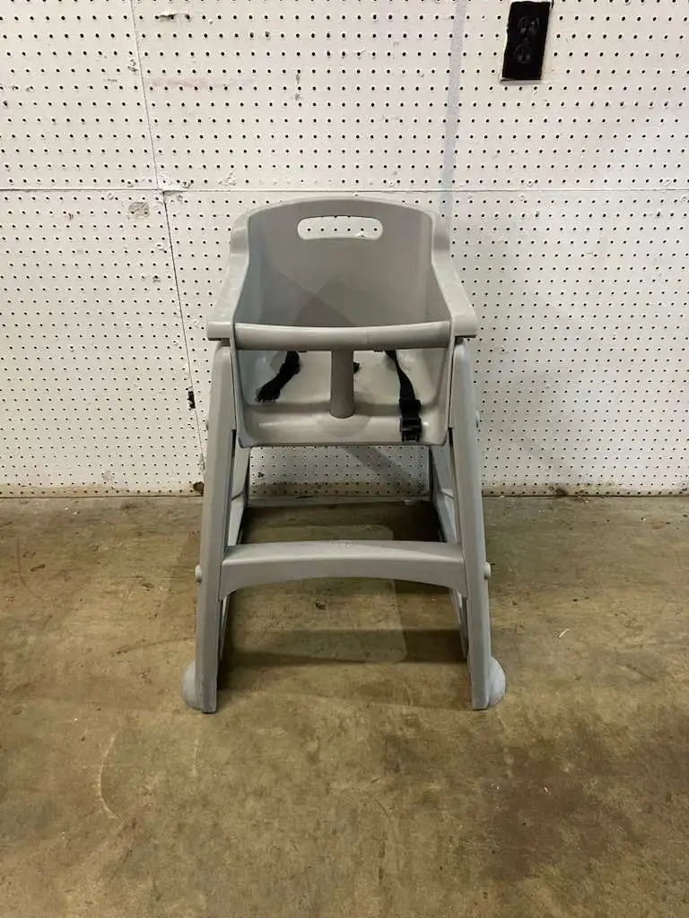 Used Rubbermaid Used Rubbermaid® FG780508PLAT Platinum Sturdy Restaurant High Chair - FG5 Restaurant Front of House Furnishings Illinois US | Falcon Restaurant Supply #1374850