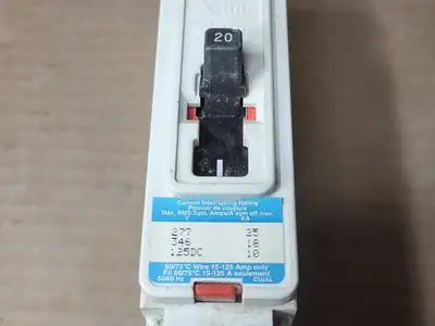 Used CUTLER-HAMMER FD1020 Switchgears British Columbia CA | Lenmark #1438570