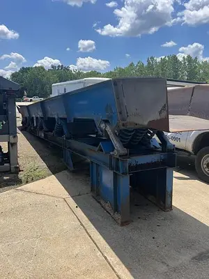 USED 1996 CARRIER SHAKER CONVEYOR/ HH-40180F-