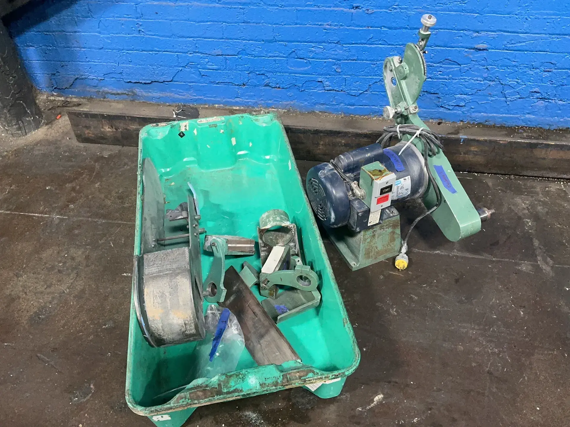 Used _UNKNOWN_ _UNKNOWN_ Belt Grinders Including Sanders Ohio US | HGR 24 #1370494