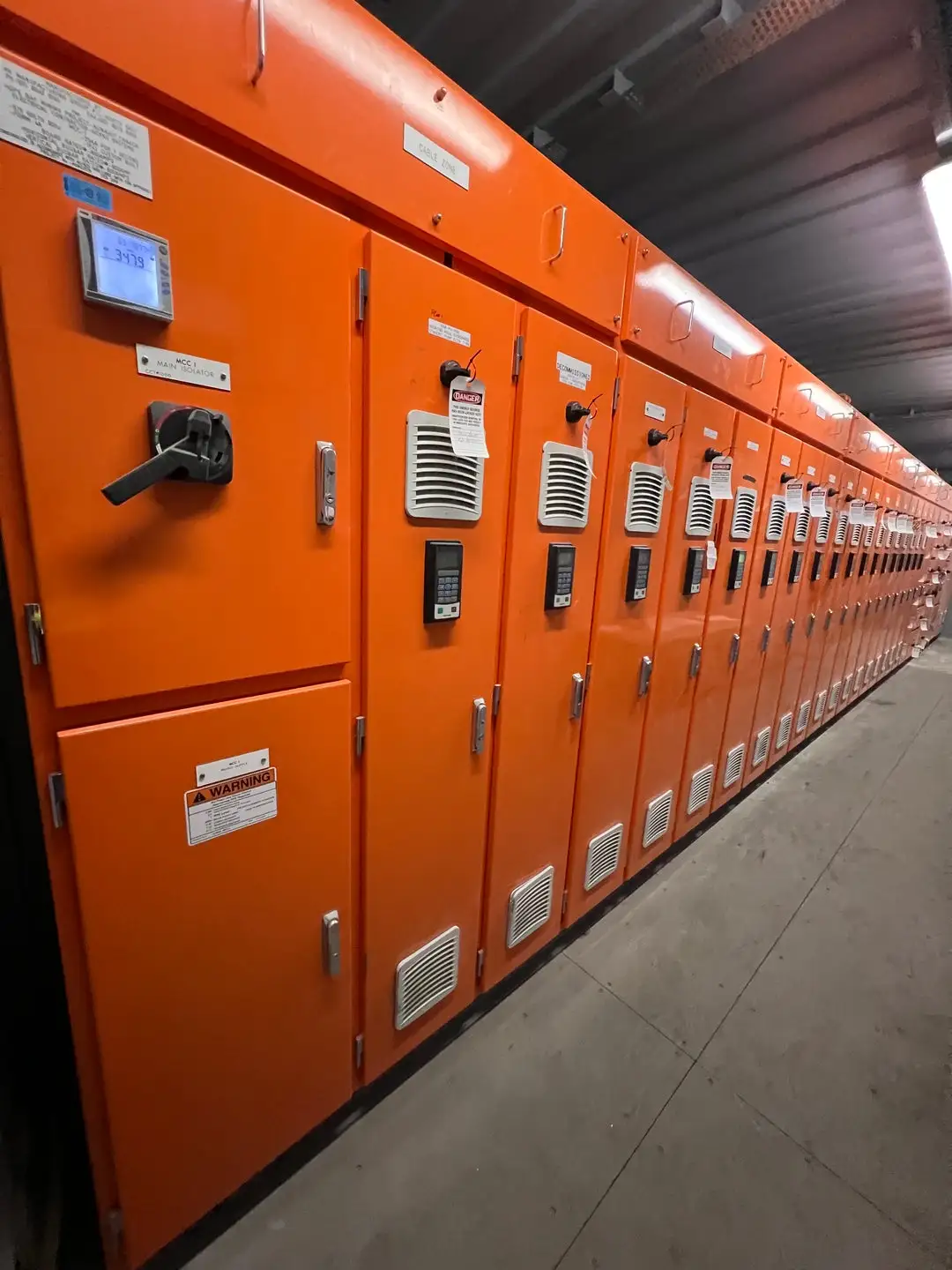 800A Motor Control Center MCC, 575V, 800A Bus, Form 4A, IP42 Enclosure