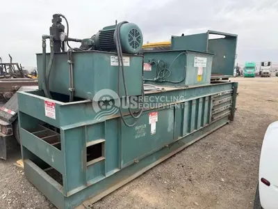 USED INTERNATIONAL BALER 1295 CLOSED DOOR HORIZONTAL