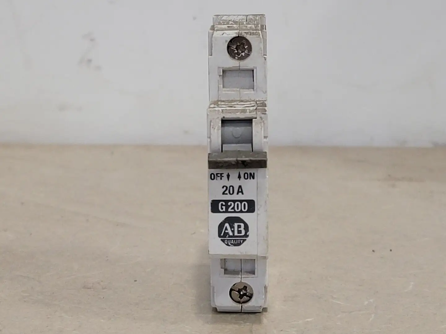 USED ALLEN-BRADLEY 1492-CB1-G200