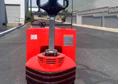 USED 2023 RAYMOND 8210
