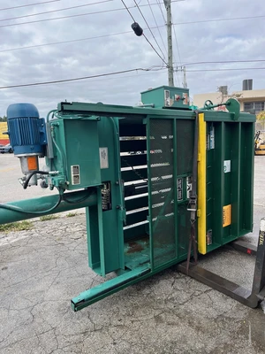 USED 2002 PTR    LOAD KING 2300HD