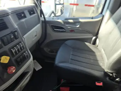 USED 2022 PETERBILT 567