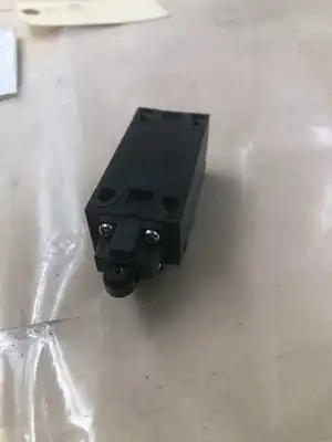USED OMRON D4N-1132