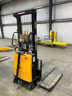 Used 2015 _UNKNOWN_ _UNKNOWN_ Pallet Stackers Minnesota US | Myron Bowling Auctioneers Inc #1541727