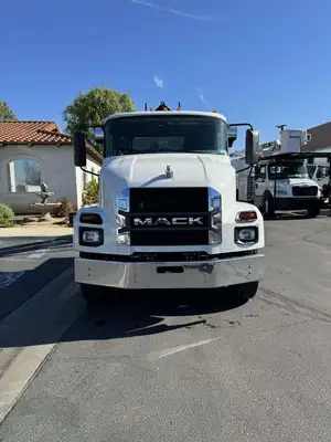 New | in-Stock 2024 MACK MD642R Hooklifts & Roll-Offs California US | Commerce Truck Equipment Sales #1548694
