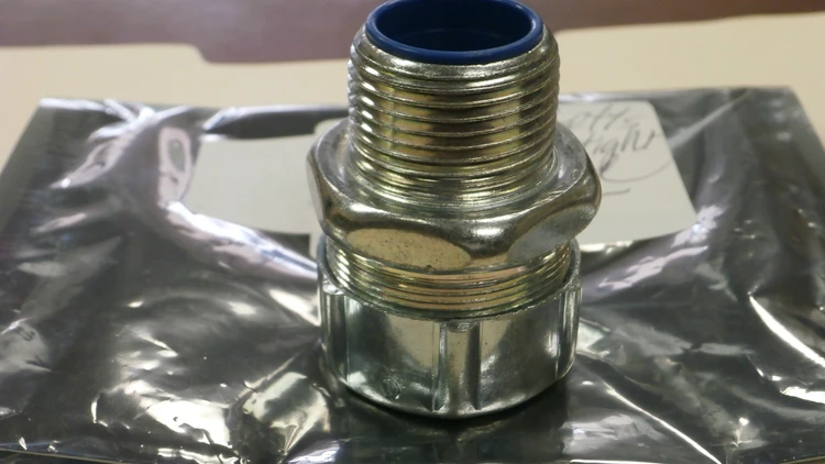Used Thomas & Betts 2 3/4" Electrical Fittings Arizona US | ASSET CONVERSION SPECIALISTS, INC. #312522