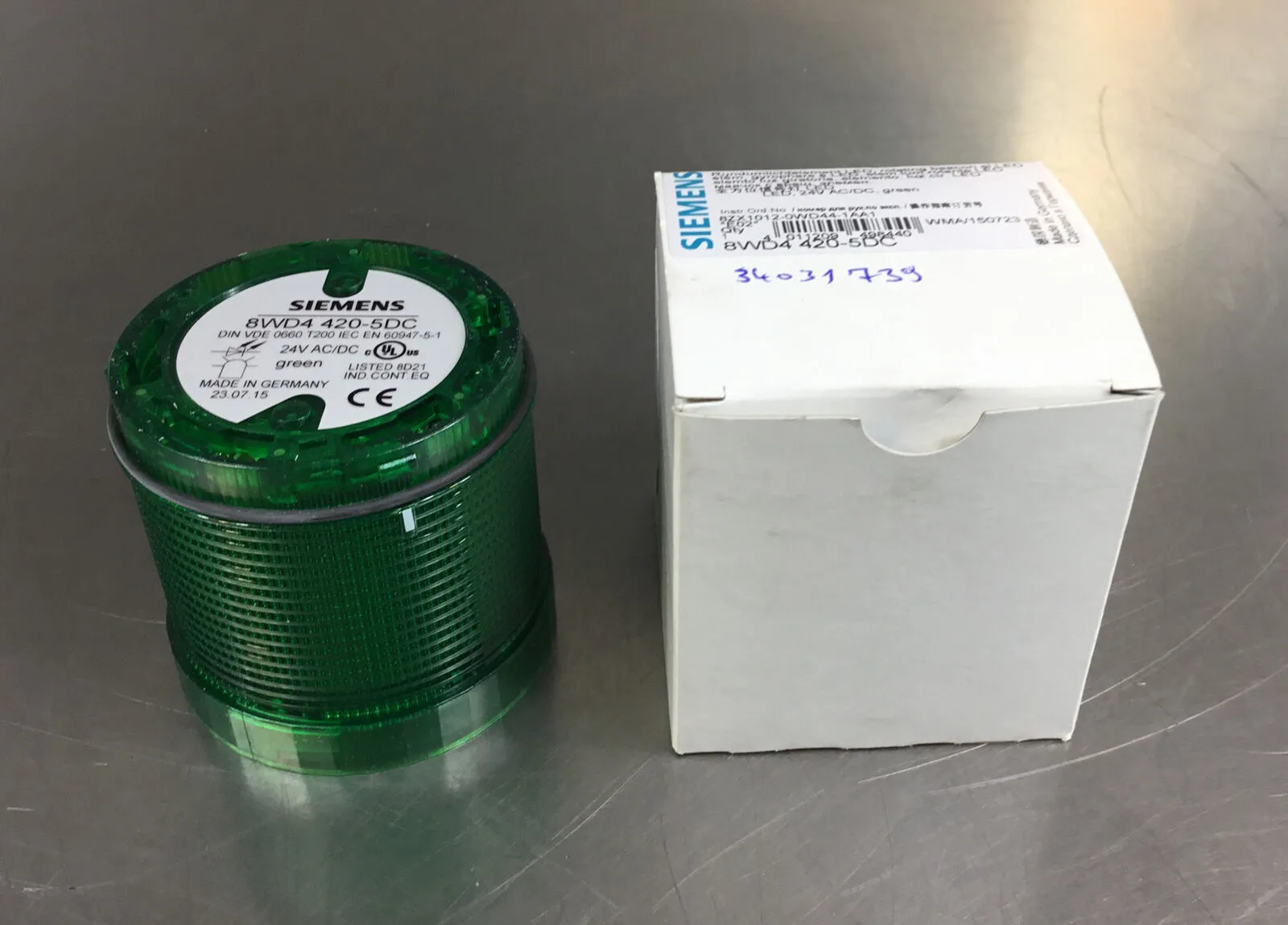 NEW SIEMENS 8WD4-420-5DC GREEN ROTATING LIGHT ELEMENT 3E-17