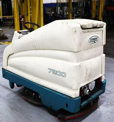 USED TENNANT 7200