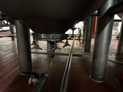 1995 MUELLER 16,600 GALLON Stainless Steel Tanks | Perry Equipment (5)