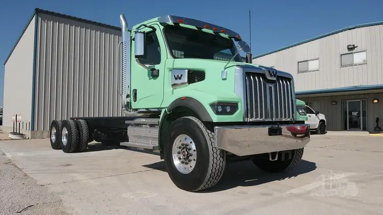 New | in-Stock 2025 WESTERN STAR 47X Cab Chassis trucks Texas US | Roll Off Truck World #1492024