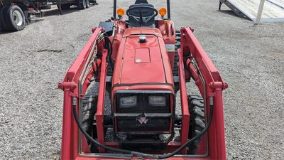 USED 2001 MASSEY FERGUSON 1233
