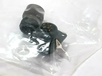 NEW AMPHENOL CIRCULAR MIL SPEC CONNECTOR 5P SZ 10 WALL MOUNT RE