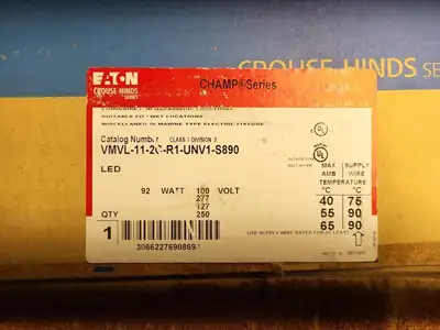 NEW CROUSE-HINDS VMVL-11-2C-R1-UNV1-S890