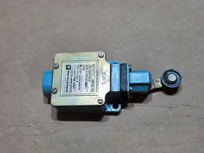 Used TELEMECANIQUE XCK-L Switchgears British Columbia CA | Lenmark #1438301
