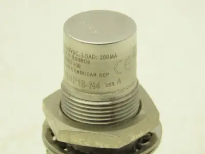 Allen Bradley 871TM-DH8NP18-N4 Proximity Sensor Inductive NO 10-30vdc 200mA