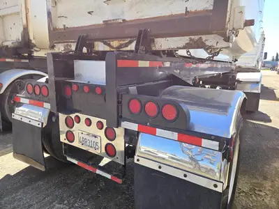 USED 2015 PETERBILT 579
