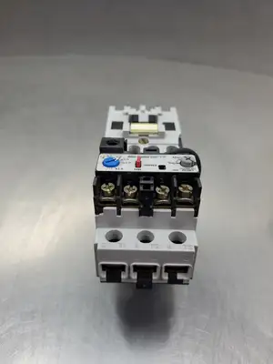 Allen Bradley 100A09ND3 Ser B Contactor w/193A1D1 Safety Relay. 4A43.1