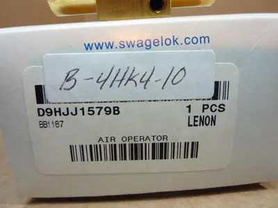NEW SWAGELOK B-4HK4-10