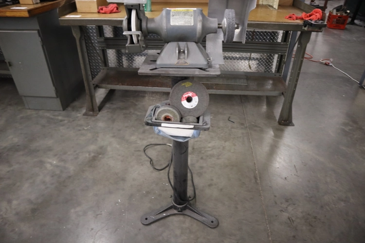 Used BALDOR GENERIC Pedestal Type Grinders (Double End) Minnesota US | Machinesused.com #1368681