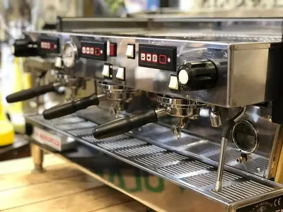 USED LA MARZOCCO LINEA CLASSIC AV
