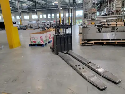 USED RAYMOND 8410