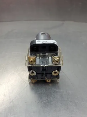 Allen-Bradley 800T-QA24 Ser T Momentary Red Push Button, Illuminated. 4D-8