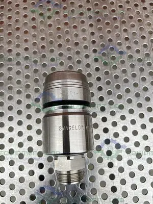 USED SWAGELOK QTM8-316 STAINLESS STEEL FEMALE QUICK CONNECT FITTING