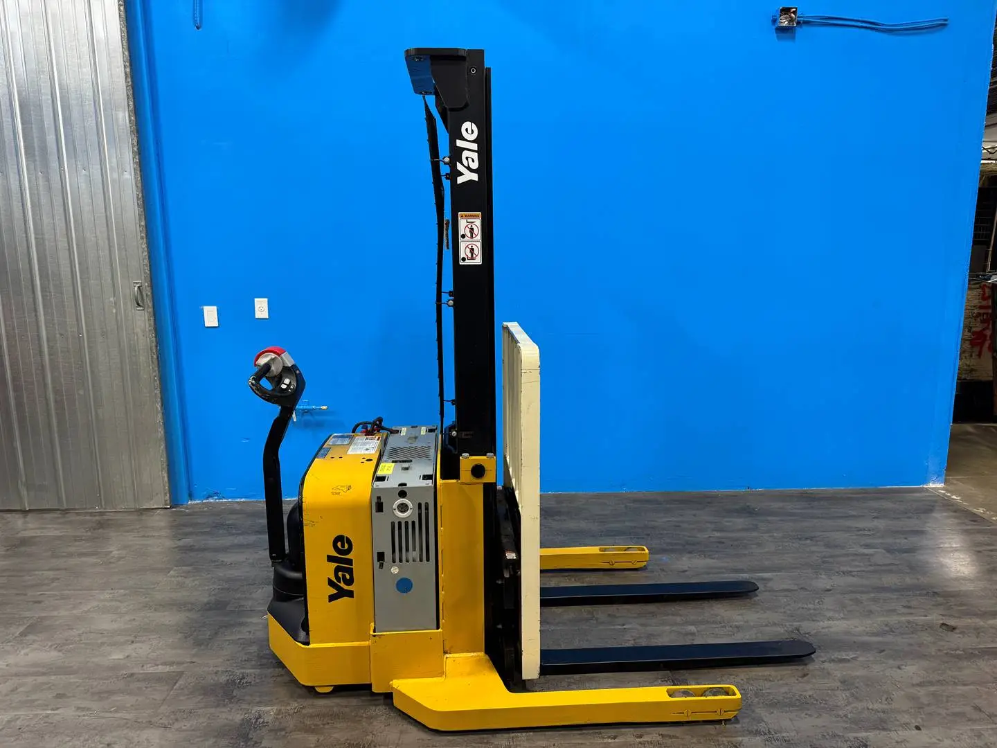 Used 2017 YALE MSW040SF Pallet Stackers Minnesota US | Birnstengel Equipment #1554071