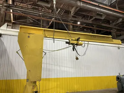 2 TON X 18' SPAN X 12' HIGH HOWE FREE STANDING JIB CRANE, WITH REMOTE CONTROL,  POWER ROTATION & YALE 2 TON HOIST: YOBRO #24579