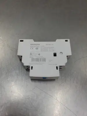 Siemens 3RV19211M Auxiliary Contact w/3RV19011A Auxiliary Switch. 4E40