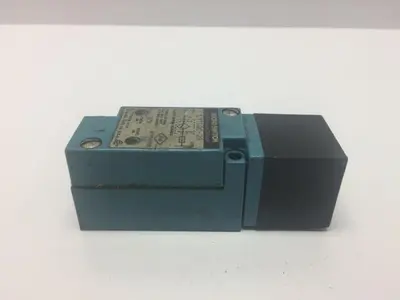 Honeywell Micro Switch Proximity Sensor Switch LYT02C-2S