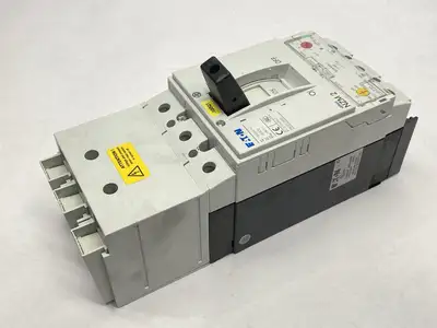 NZMB2-A125-NA | Eaton  NZM Series Circuit Breaker 3-Pole 100-125A 440VAC - Used