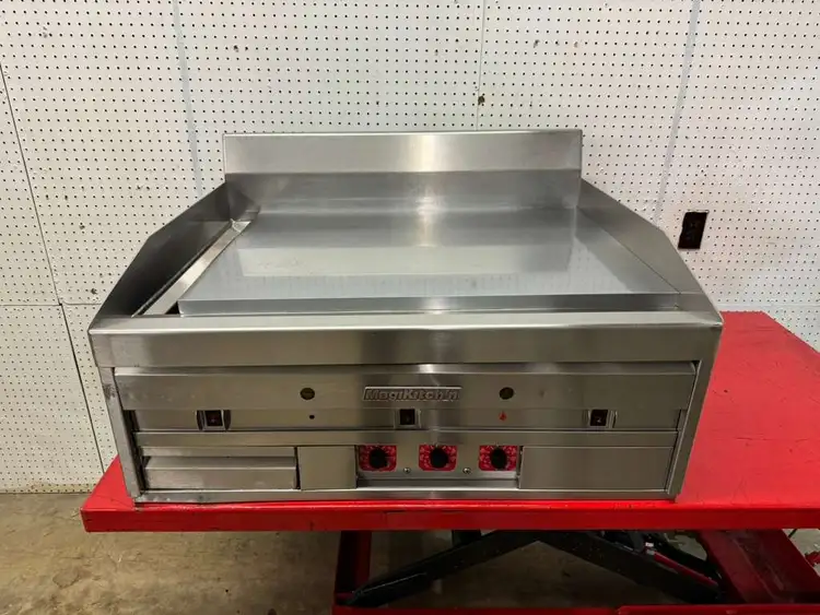 Used Magikitchn Used 36" MagiKitch'n MKG-36-STL NG Griddle with Thermostatic Controls - 90,000 BTU - FG Commercial Flat Top Griddles Illinois US | Falcon Restaurant Supply #1374884
