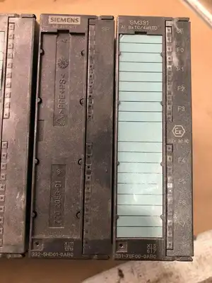 Siemens SIMATIC ET-200M PLC Interface Module 153-1AA02-0XB0 w/ 8 Modules / Rack