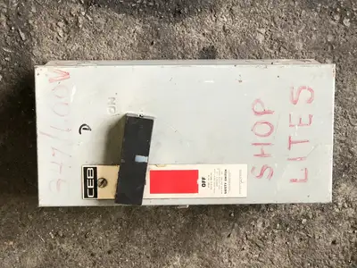 30 Amp Electrical Enclosure w/ Fuses